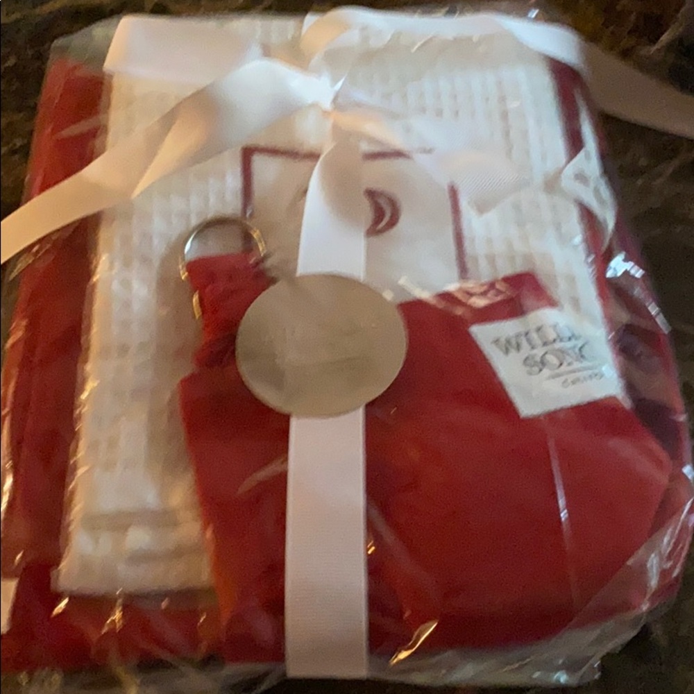 Williams Sonoma kitchen smock and dish towel set